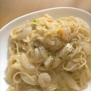 シーフードミックスとコーンスープでもちもちパスタ